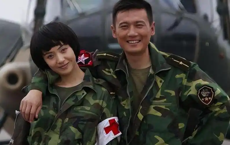 50岁"老少恋"的徐洪浩,走上了另一条道路 徐洪浩和刘晓洁是一对非常