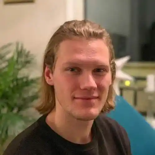 9月16号,来自挪威的网红"老外克里斯"更新视频账号,并留言说道:我搬到