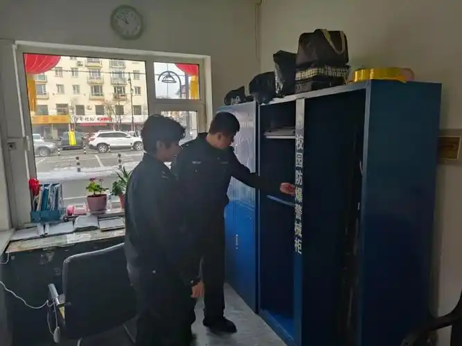 当校服遇到警服长白山池北公安开启护学模式