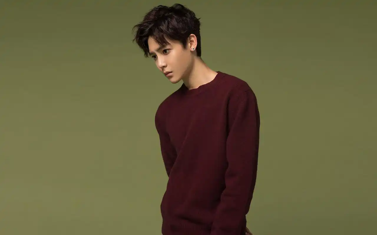 明星帅哥侯明昊时尚帅气写真高清桌面壁纸