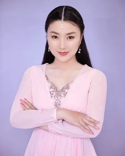 歌手肖洋峨眉山暖心备至心旷神怡犹如秋风拂面