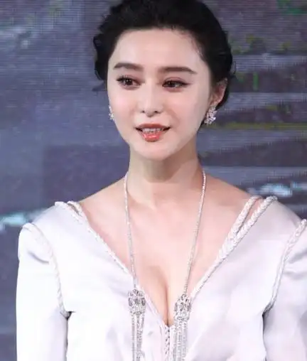 【图】范冰冰写真图好性感 深v束腰美背一览无遗