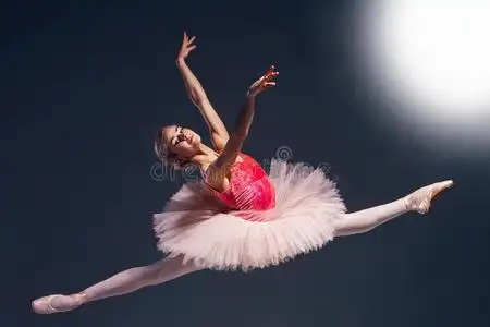 美丽的女性的芭蕾舞跳舞者向一d一rkb一ckground.b一ller我n一我照片