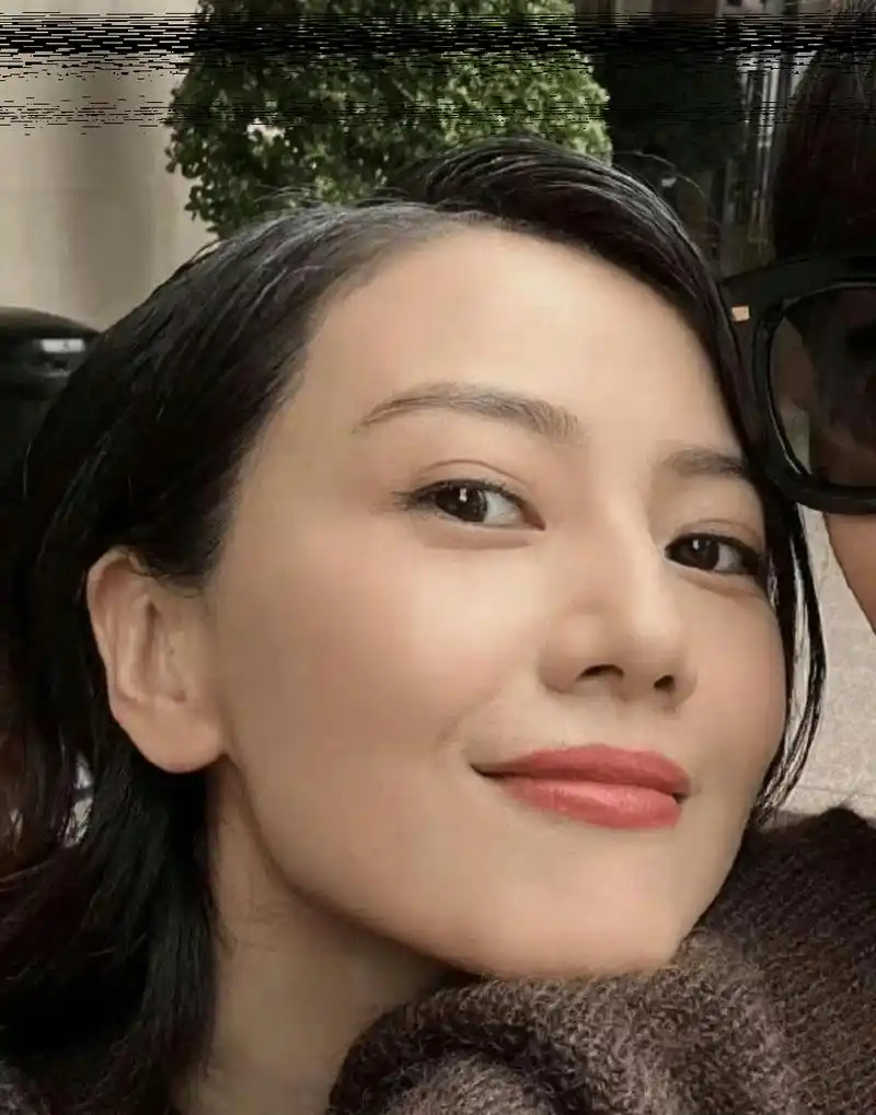 高圆圆居然有这么多白头发了,好吃惊.