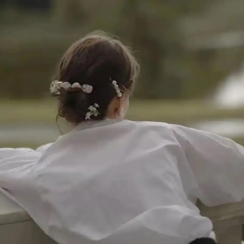 wechat干净女生头像