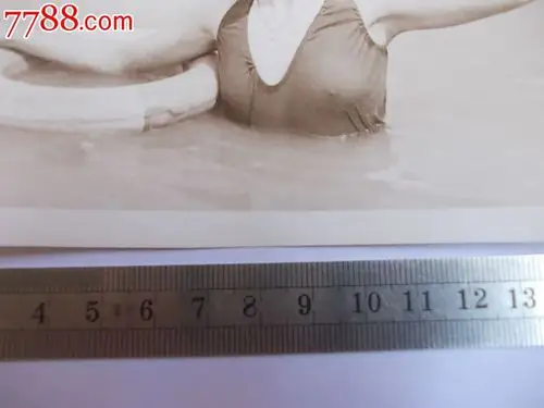 1张泳装照片(专业摄影师拍摄)