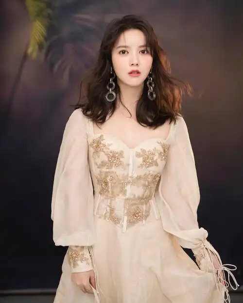 本周校花候选人推荐:@卫彦辰,古灵精怪的气质版小刘若英_蒋蕊泽