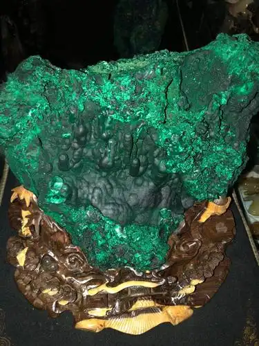 天然柱子状带绒孔雀石原石