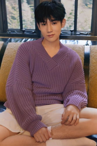 杜天宇最新写真浪漫山芋紫清新脱俗