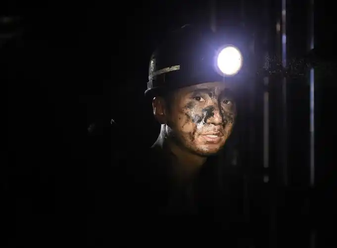 千米井下的矿工 - 图片故事-摄影大赛2016 - 国家地理中文网