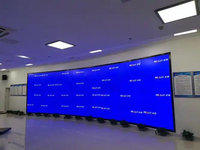 really锐丽液晶拼接大屏幕作为车管所监控中心的终端显示设备,可以为