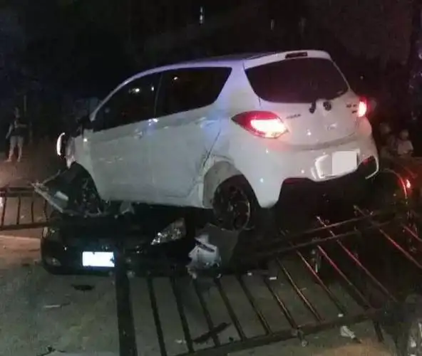 无锡发生严重交通事故2死7伤肇事司机已自首