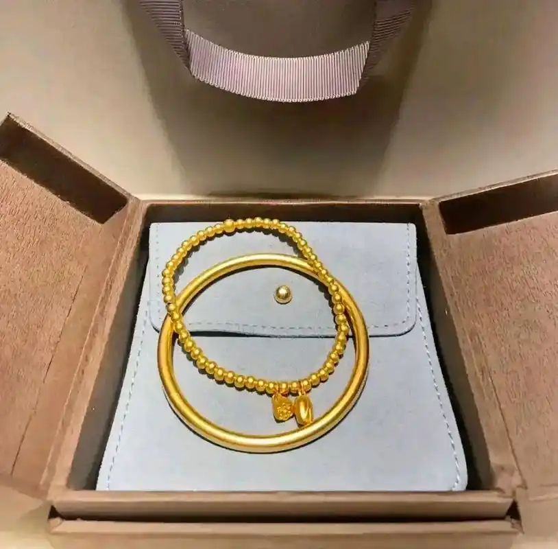 前几天,家族聚会,女性亲戚手上,金灿灿的都戴着金手镯!