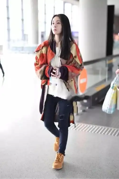 张碧晨愣是把一身大牌穿成"地摊货"网友:这张脸简直不敢评价-我是混搭