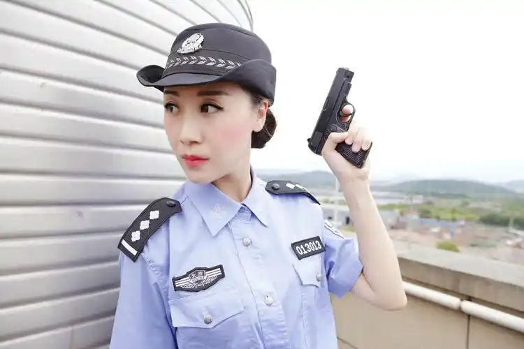 在金钱驱使下,一步步沦丧为人贩子,社会残渣,又在广大正义群众和警察