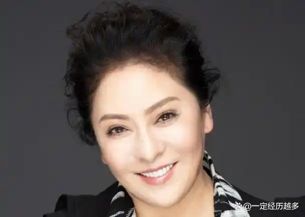 3月5日,一组向太陈岚年轻时的照片在网络上意外曝光,引发了广大网友的