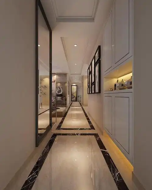 走廊地面用波打线装饰,入户设计了玄关柜