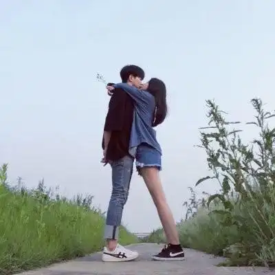 情侣拥抱两人两张微信头像 相关标签 拥抱幸福2021最新款情头cp双人