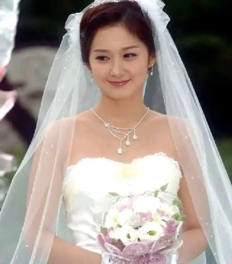 外星唯一唱过《北京欢迎你》的张娜拉,一句话毁在国内掉前途现