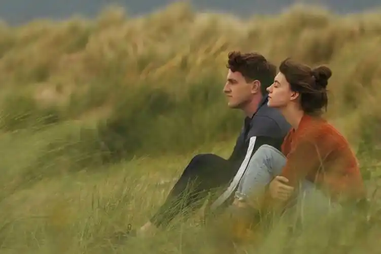 豆瓣评分88的英剧普通人简直就是一部治愈系爱尔兰风光片