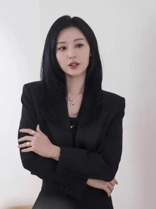 韩国知名女星金智媛,ins粉丝数突破1000万,跃居韩国一线女星|眼泪女王