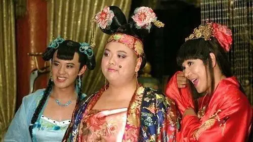 高昊男扮女装玩反串 穿紧胸衣直言做女生辛苦(2)