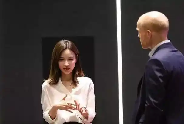 王思聪第17任女友曝光金钱与流量下那些同途殊归的女孩