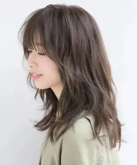 这7款中长发流行发型让你受宠一整年