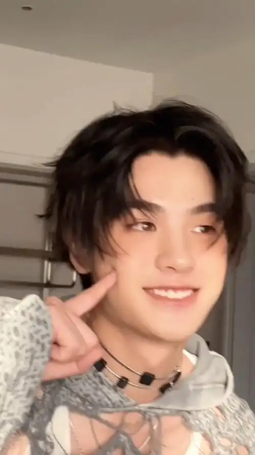 黄明昊#