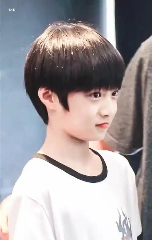 萌到想rua脸的明星小时候#刘耀文小时候太奶萌了吧,奶呼呼的小丸子