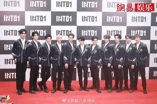 into1成团首合照刘宇x赞多x力丸x米卡x高卿尘x林