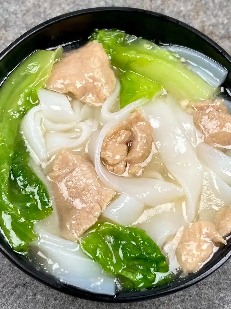 这碗粉真的泰好吃了!今天吃:瘦肉汤河粉! 夏 - 抖音