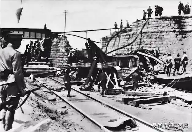 三十袋炸药爆炸后,将张作霖乘坐的那辆原属于慈禧太后的专列彻底掀翻