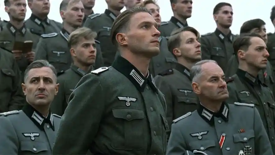 千万别被好莱坞的战争片给骗了,真实的二战德军,绝对没那么弱