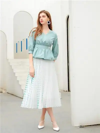 春季休闲时髦搭配阿莱贝琳品牌折扣女装时尚女装做你的穿搭导师