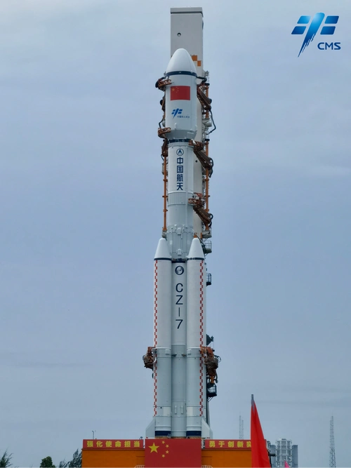 长征七号遥五运载火箭垂直转运