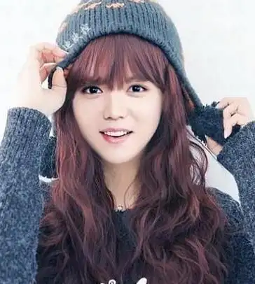 还以为鹿晗的女装已经很惊艳了直到看到尹正的女装给大佬让路