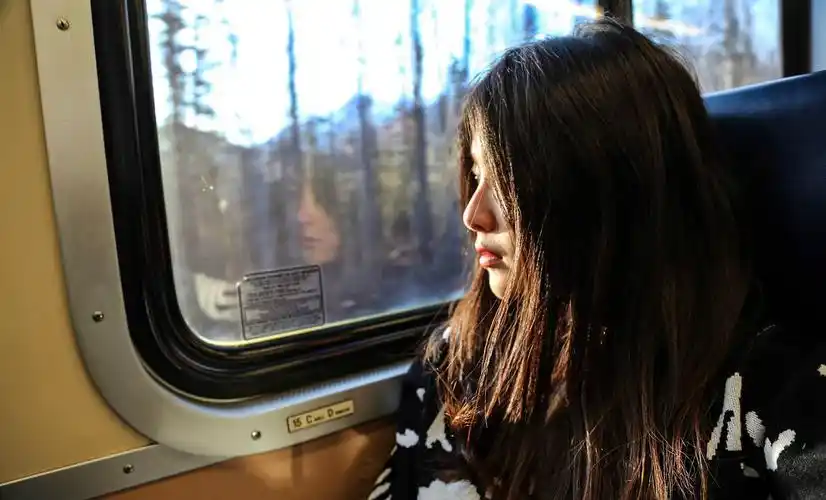 温泉总是和女人有着不解之缘,在chena 雪地温泉中顶着一头结冰的头发