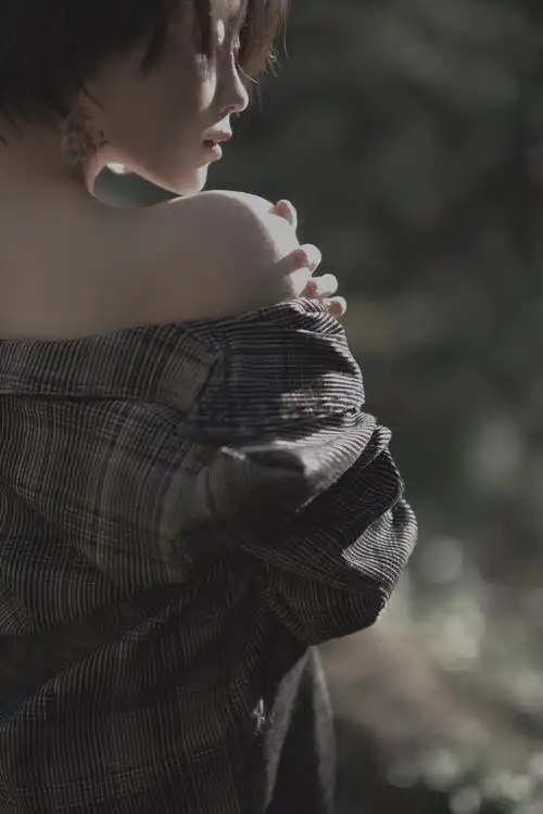 初秋总是温柔的日间把夏天留下日落后还带秋风摄影aasu模特郭茗苑