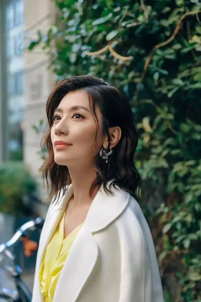 现在才发现贾静雯的眼睛也这么好看,真的好有灵气