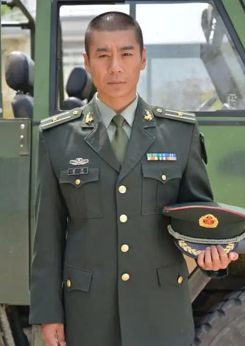 徐佳是军旅题材影视剧中的常客,他是《我是特种兵之利刃出鞘》中的