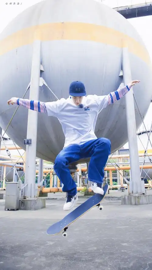 极限青春 官图修图 @uniq-王一博 cr:logo