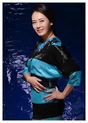 19岁出道,31岁赌气嫁给相恋8年男友的铁哥们,今50岁被宠成公主