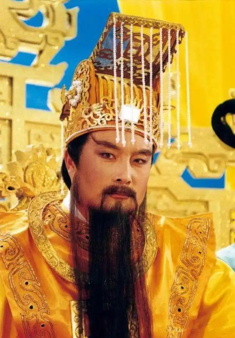 主持人,王芳,问西游记玉皇大帝扮演者,王卫国,您拍西游记,报酬是多少?