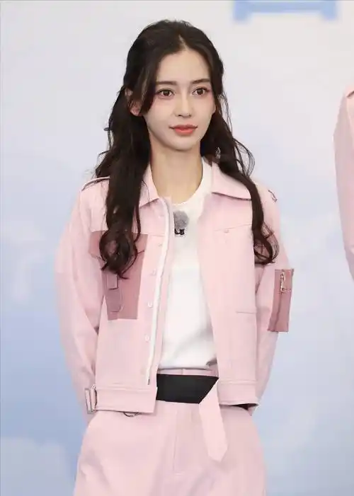 彻底失败!离婚被抢25亿的黄晓明,让杨颖彻底揭开了"遮羞布"