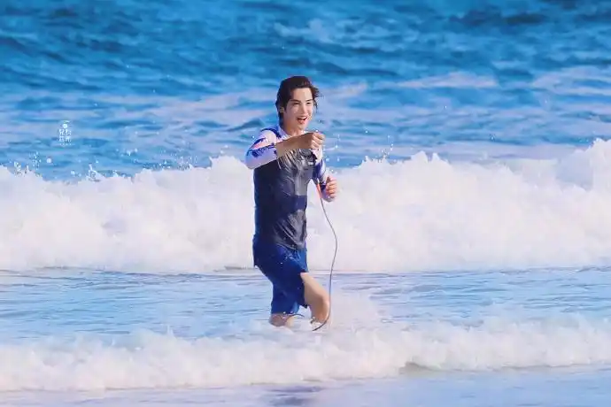 黄明昊justin夏日冲浪店