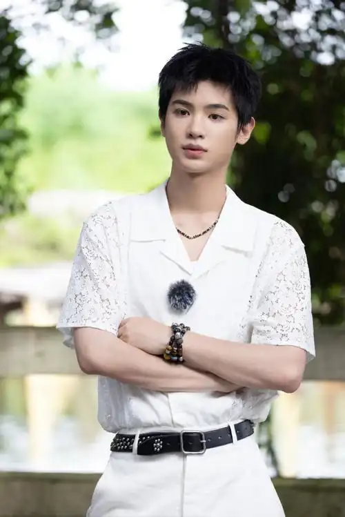 黄明昊全力以赴的行动派##全力以赴的行动派