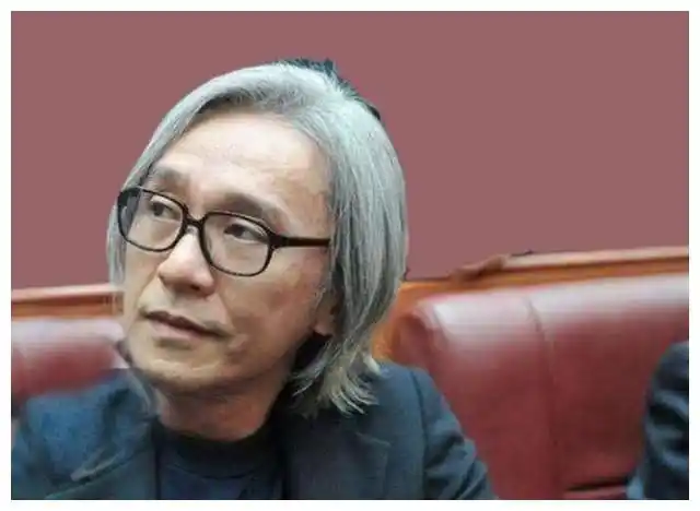 58岁周星驰满头白发,67岁洪金宝坐轮椅,而他73潇洒依旧|洪金宝|周星驰