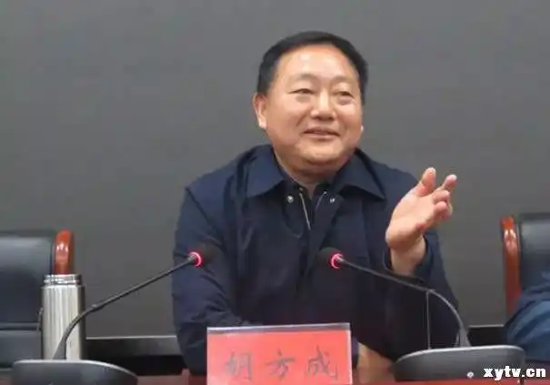 12月3日,商城县教体局党组书记,局长胡方成,党组副书记周乃成莅临商城