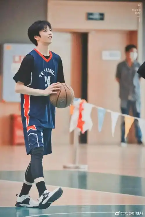 对刘耀文的篮球服真的毫无抵抗力!妈粉变质!